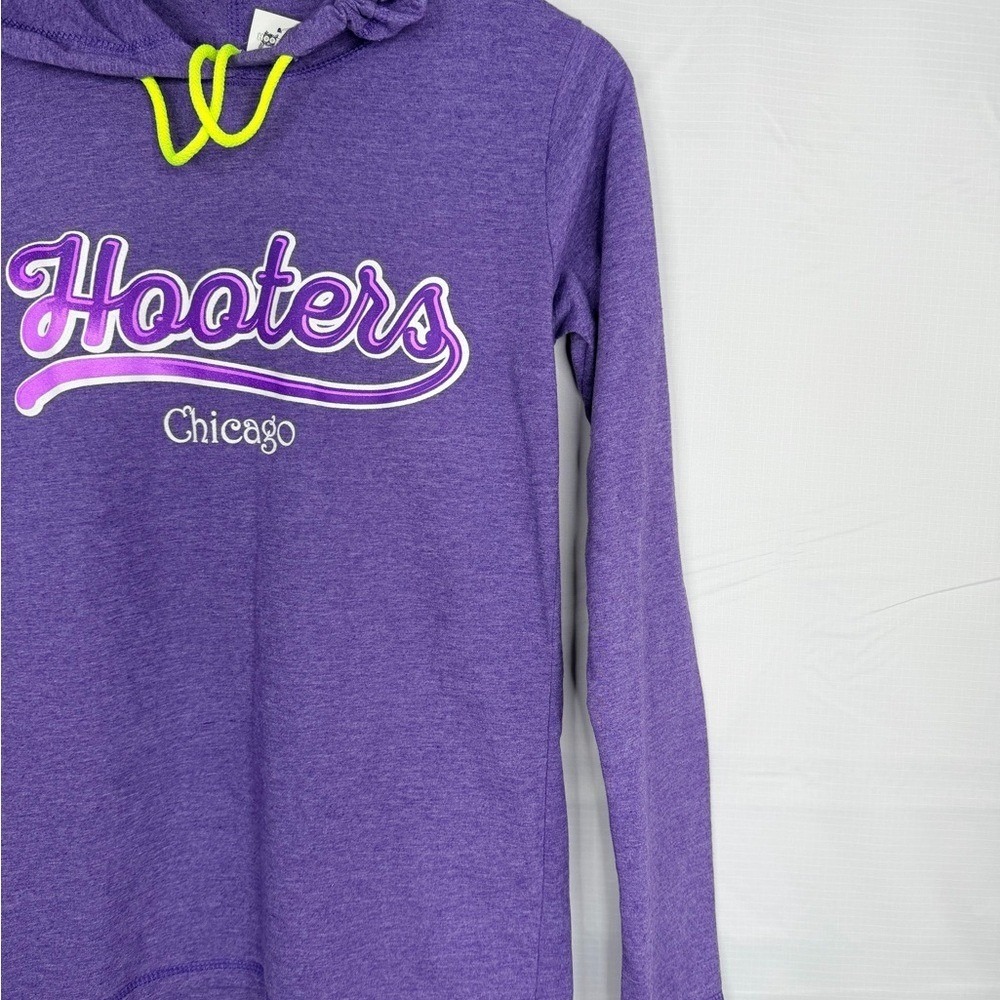 Hooters Chicago Purple Long Sleeve Hoodie Logo Graphic NWT Size Small - Picture 3 of 9